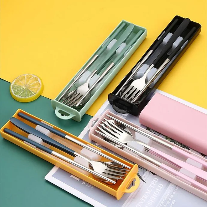 Bộ Muỗng Nĩa Dao Kèm Hộp Nhựa Nhiều Màu – Tiện Lợi Mang Theo