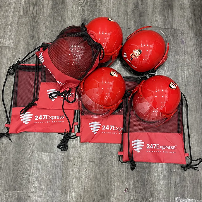 Combo Mũ Bảo Hiểm Và Túi Dây Rút In Logo Doanh Nghiệp – Quà Tặng Theo Yêu Cầu