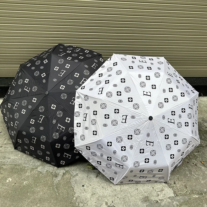 Ô Dù Họa Tiết Đen Trắng – Dù Gấp Quảng Cáo Thời Trang