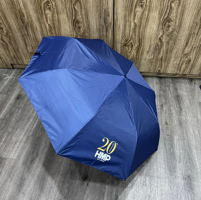 Ô Dù Gấp 3 In Logo Kỷ Niệm 20 Năm HMP – Quà Tặng Doanh Nghiệp Cao Cấp