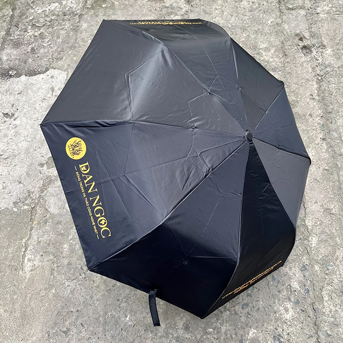 Ô Dù Gấp 3 Màu Đen In Logo Đan Ngọc – Quà Tặng Quảng Cáo Sang Trọng