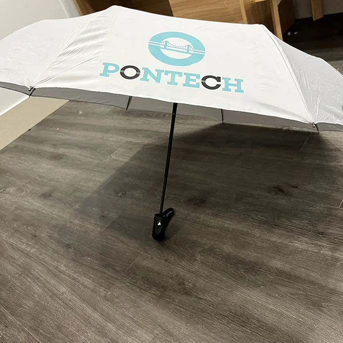 Ô Dù Gấp 3 Màu Trắng In Logo PONTECH – Quà Tặng Quảng Cáo Thanh Lịch