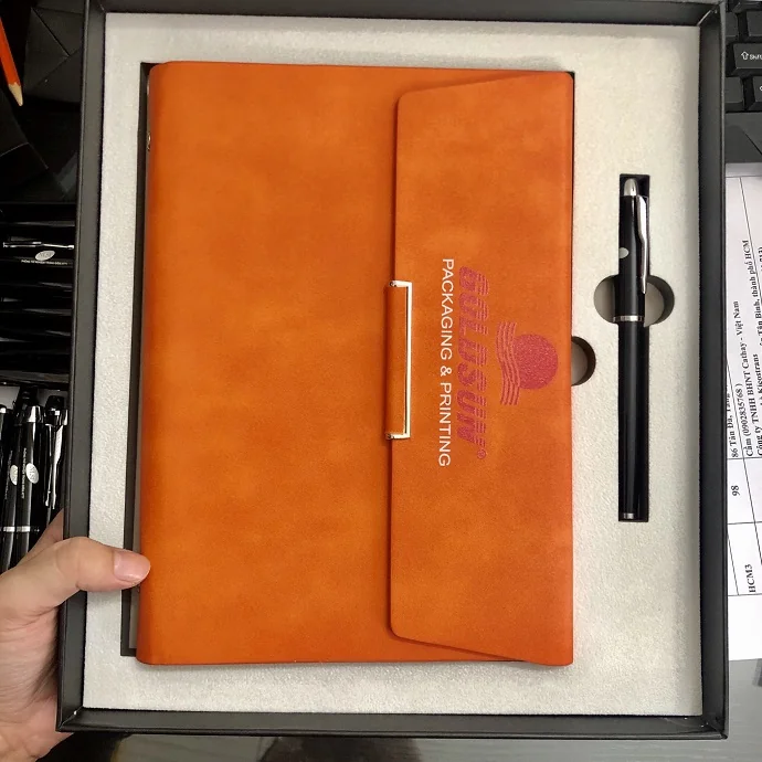 Sổ Bìa Da Goldsun – Sổ Da Cam Cao Cấp Kèm Bút Quà Tặng Doanh Nghiệp