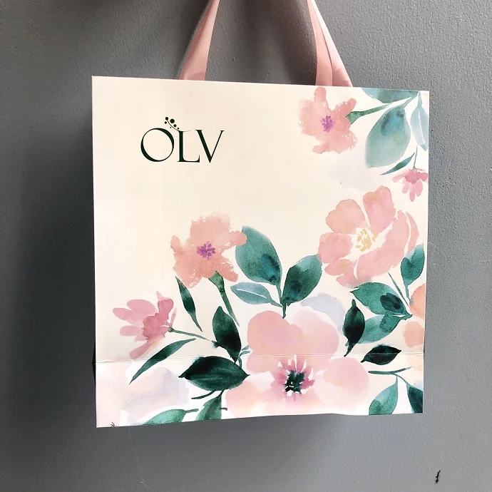 Túi giấy hoa pastel sang trọng – quai ruy băng – in logo
