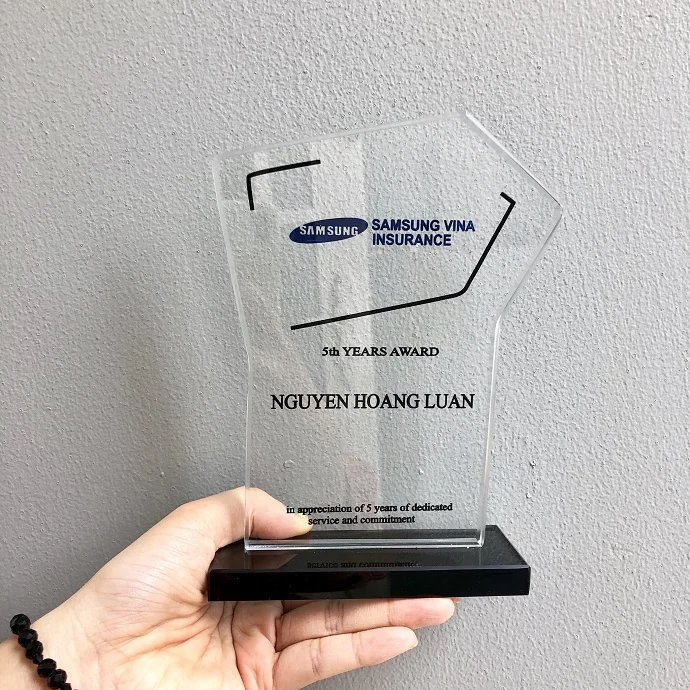 Kỷ Niệm Chương Pha Lê Đế Đen – Biểu Trưng Vinh Danh Cao Cấp