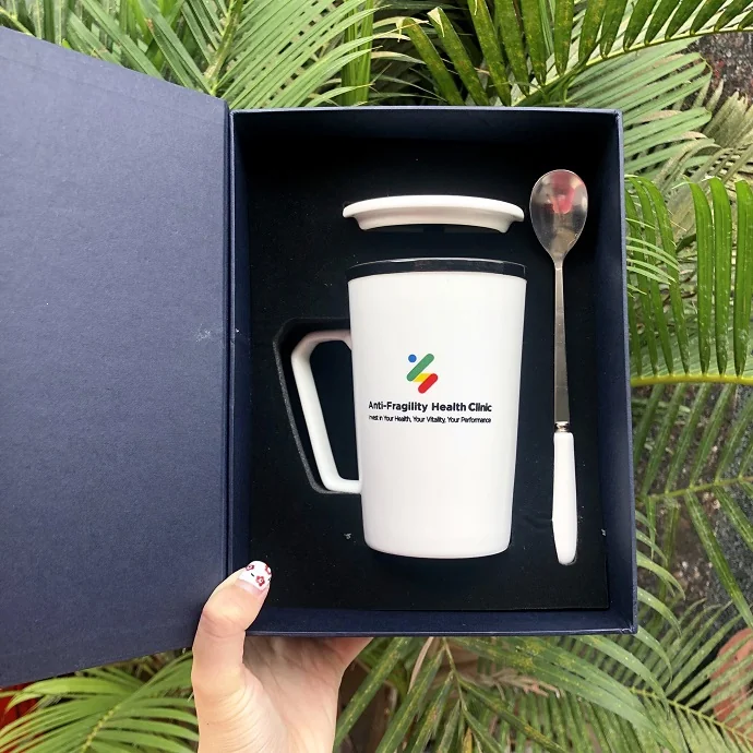 Ly Sứ Quà Tặng Kèm Muỗng Và Nắp – Bộ Ly Quà Tặng Cao Cấp