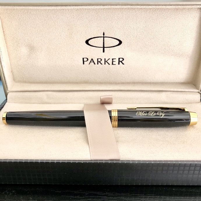 BÚT KÝ PARKER IM BLACK CÀI VÀNG KHẮC TÊN