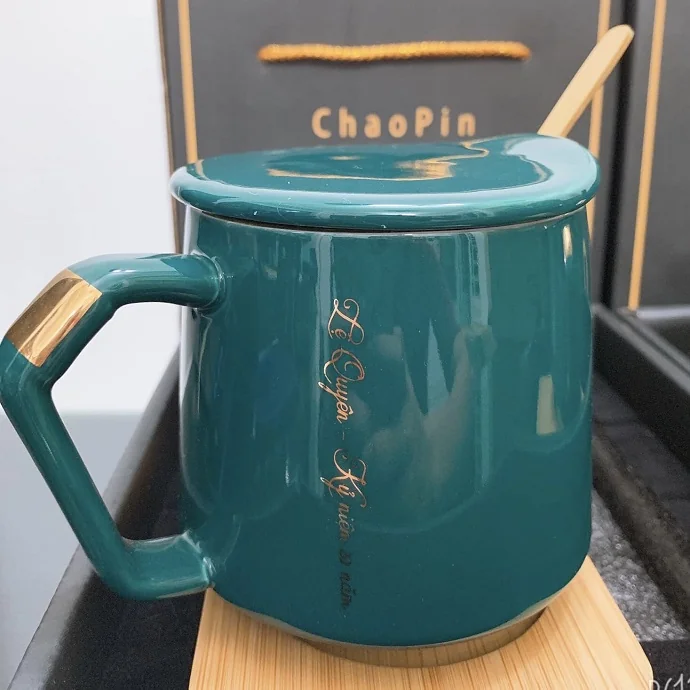 Ly Sứ Xanh Ngọc Kèm Nắp Và Muỗng Mạ Vàng – Dung Tích Lớn, Sang Trọng Cao Cấp