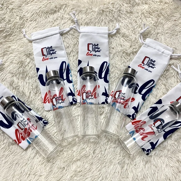 Bình Thủy Tinh In Theo Yêu Cầu Kèm Túi Rút – Quà Tặng Doanh Nghiệp Cao Cấp