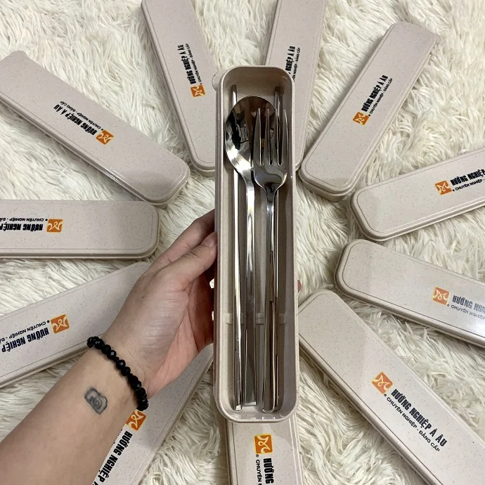 Bộ Muỗng Nĩa In Logo Doanh Nghiệp – Dụng Cụ Ăn Kèm Hộp Tiện Lợi