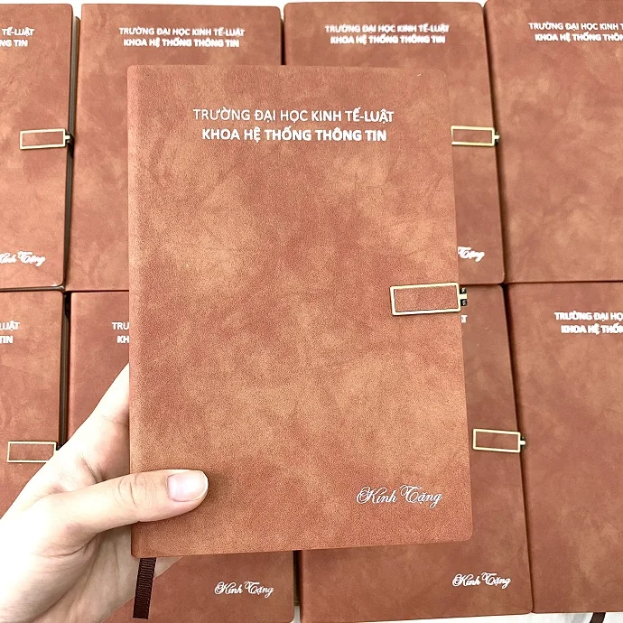 Sổ Tay Bìa Da Màu Nâu Khóa Cài Kim Loại – In Logo Theo Yêu Cầu