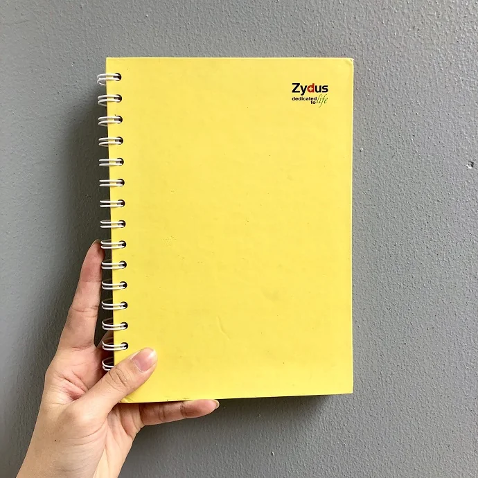 Sổ Tay Bìa Cứng Gáy Xoắn Màu Vàng – In Logo Theo Yêu Cầu