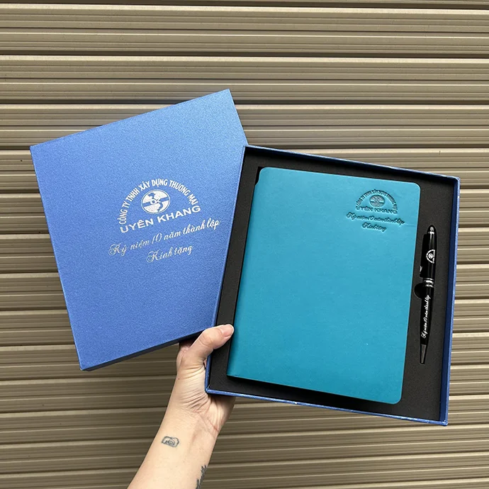 Sổ Da In Logo Theo Yêu Cầu A5 – Sổ Tay Doanh Nghiệp Cao Cấp Quà Tặng Sang Trọng