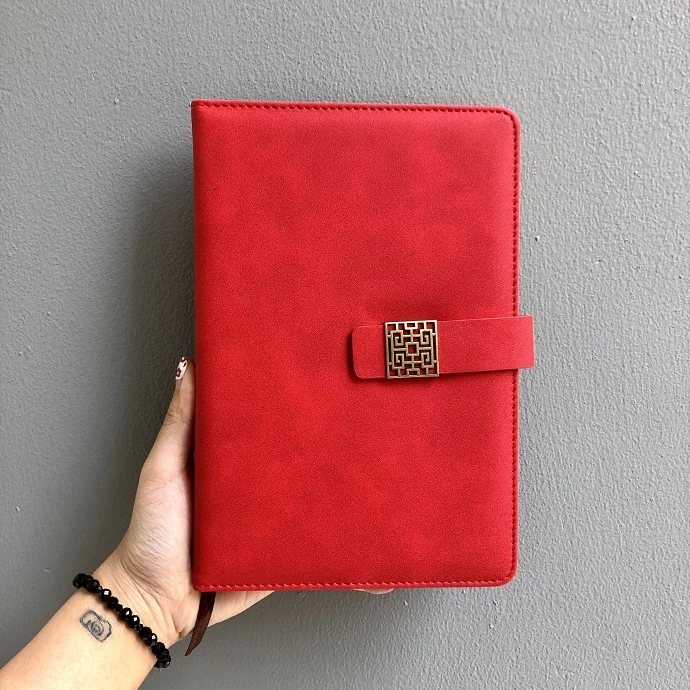Sổ Da Đỏ Cao Cấp Khóa Kim Loại – Sổ Tay Bìa Da Sang Trọng