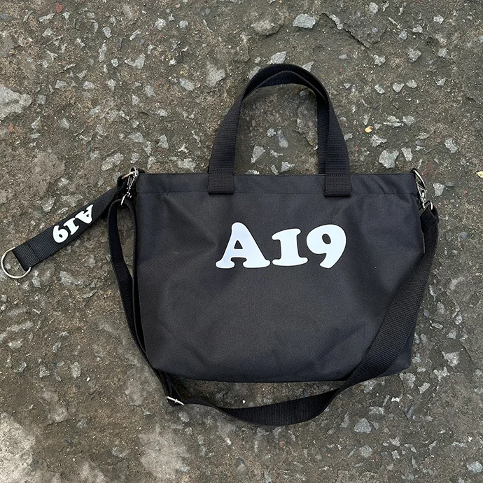 Túi Xách Vải Dù Màu Đen Quai Tay Và Quai Đeo – Nhận In Logo Theo Yêu Cầu