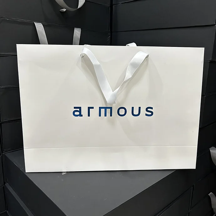 Túi giấy cao cấp tay xách ruy băng trắng in logo sang trọng