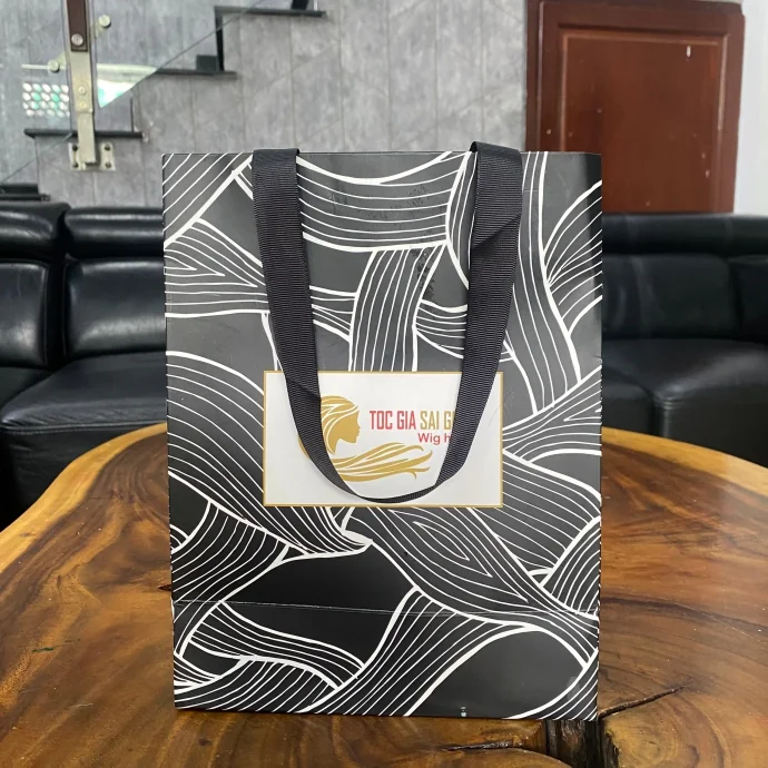Túi giấy cao cấp tay xách ruy băng họa tiết đen trắng in logo