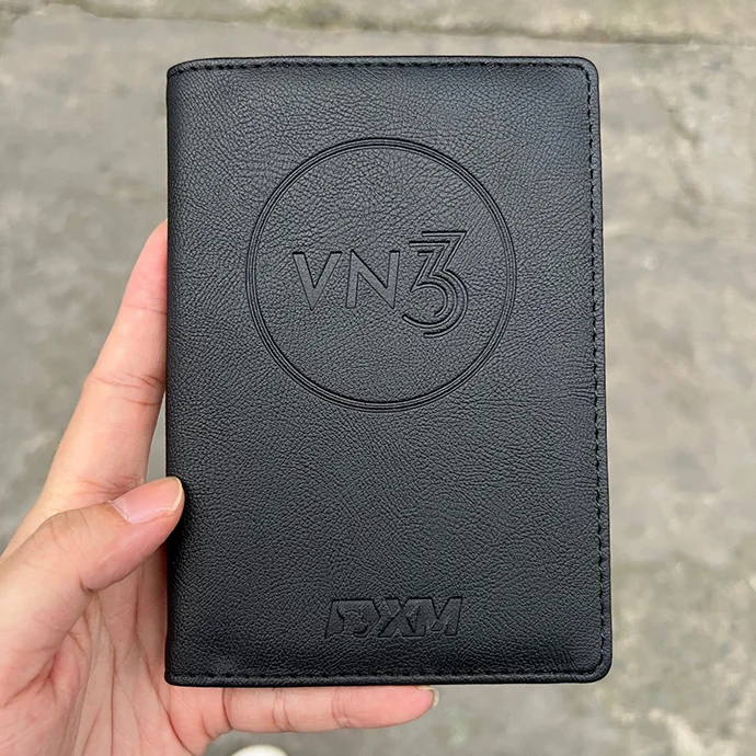 Ví Đựng Hộ Chiếu Da PU Đen Ép Logo – Passport Cover Cao Cấp