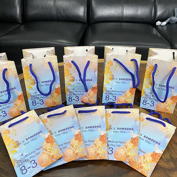 Túi Giấy Quà Tặng 8/3 In Logo CDCS Samsung – Thiết Kế Hoa Văn Sang Trọng