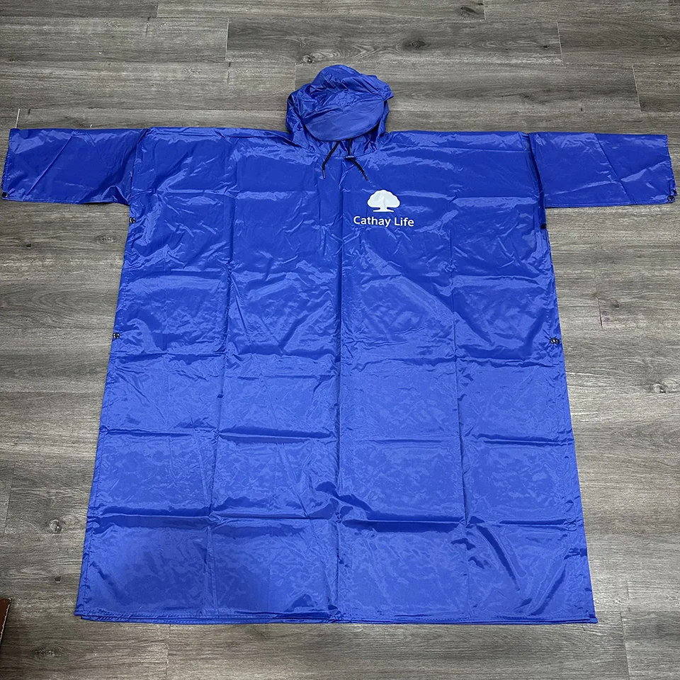 Áo Mưa Doanh Nghiệp Màu Xanh Biển In Logo – Quà Tặng Thương Hiệu Cathay Life