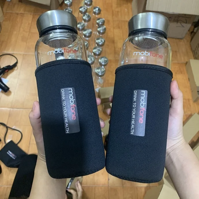 Bình Nước Thủy Tinh Bọc Vải Neoprene In Logo Theo Yêu Cầu