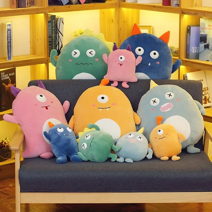 Gối ôm quái vật bông (Monster Plush) in/thêu logo theo yêu cầu – nhận thiết kế theo mẫu, quà tặng doanh nghiệp