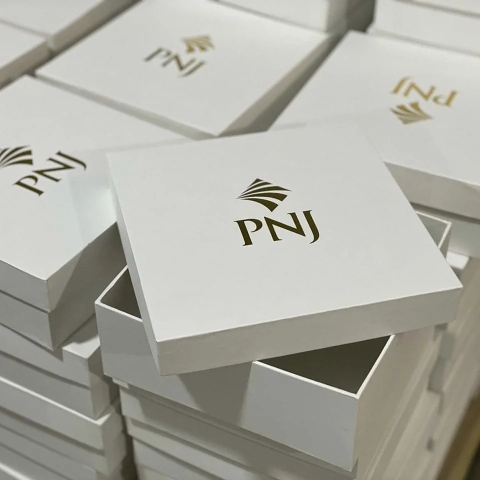 Hộp giấy cứng trắng nắp rời – in logo theo yêu cầu