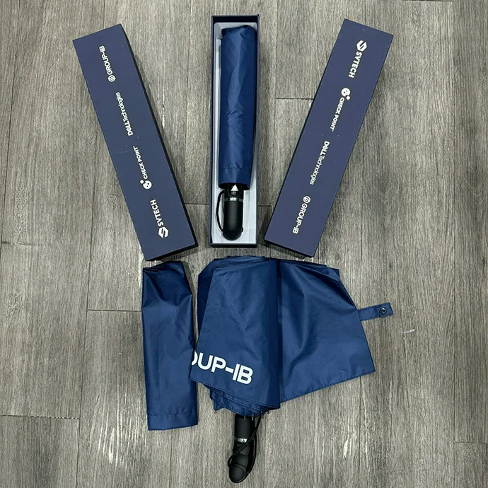 Dù Gấp Gọn Màu Xanh và Hồng In Logo Theo Yêu Cầu – Thời Trang & Quảng Bá Hiệu Quả