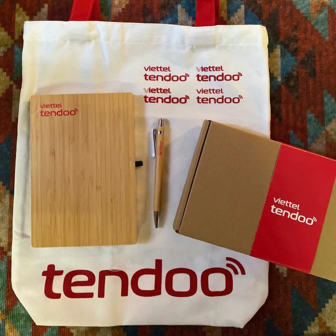 Bộ Quà Tặng Doanh Nghiệp Cao Cấp – Sổ Bìa Tre, Túi Vải và Bút In Logo