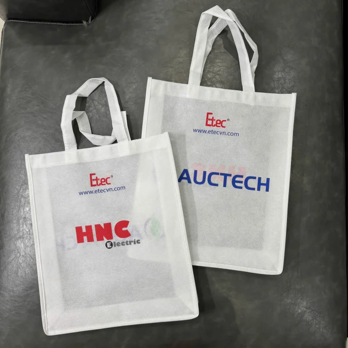 Túi Vải Không Dệt Trắng In Logo – Quà Tặng Sự Kiện Giá Rẻ, Thân Thiện Môi Trường