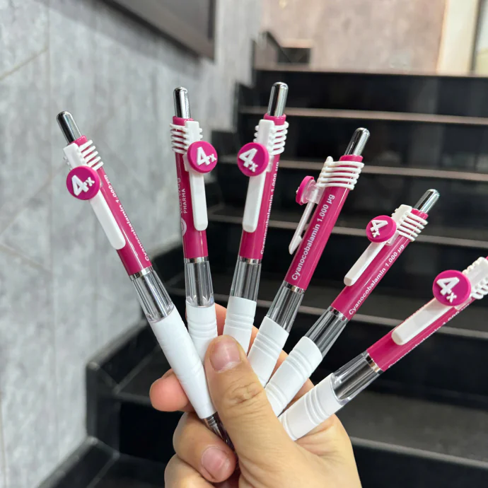 Bút Bi In Logo Theo Yêu Cầu – Bút Quảng Cáo Có Tag Logo Nổi Độc Đáo