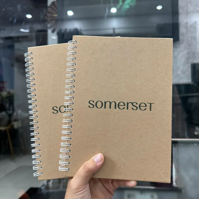 Sổ Tay Kraft Lò Xo In Logo – Sổ Ghi Chép Quà Tặng Doanh Nghiệp