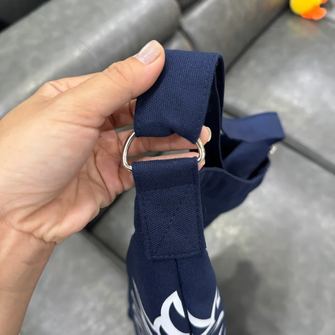 <p>Túi canvas thời trang chất liệu dày đẹp</p>