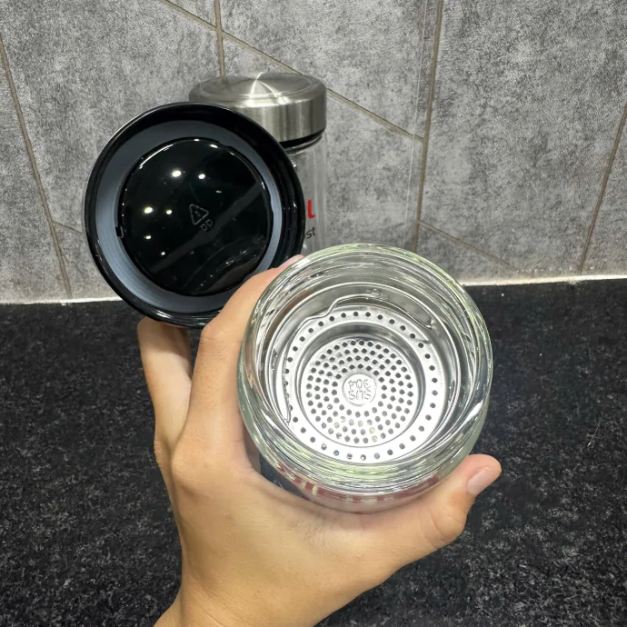 <p>Bình nước thủy tinh nắp inox chống rò rỉ tiện dụng</p>