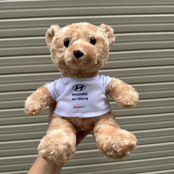 Gấu Bông Mặc Áo In Logo – Quà Tặng Dễ Thương Theo Yêu Cầu Doanh Nghiệp