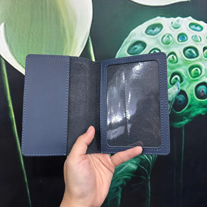 <p>Ví passport da in logo thương hiệu</p>