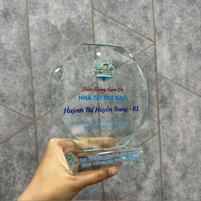 Kỷ Niệm Chương Pha Lê In Logo Theo Yêu Cầu Giá Xưởng