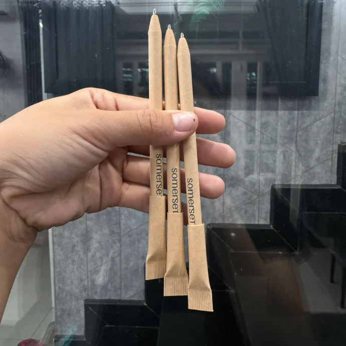 Bút Bi Giấy Kraft In Logo Theo Yêu Cầu – Bút Giấy Thân Thiện Môi Trường Giá Xưởng