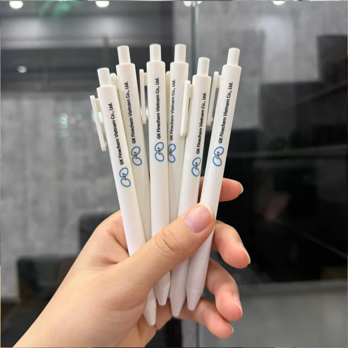 Bút Bi Nhựa In Logo Theo Yêu Cầu – Bút Bi Quà Tặng Doanh Nghiệp Giá Xưởng